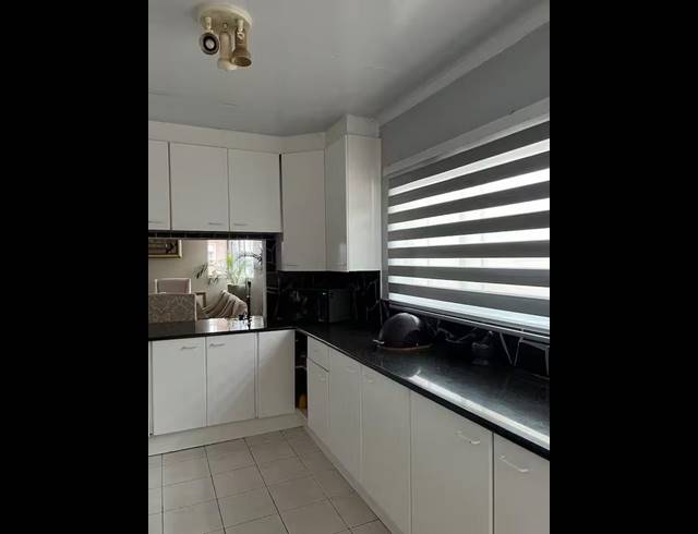 7 BEDROOM HOUSE FOR SALE IN GALLO MANOR